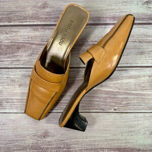 Bisou Bisou Tan Leather Size 7 Closed Toe Mules Curved High Heel Slip-On Shoes